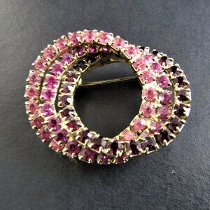 SILVER TONE BROOCH PIN DOG BLUE EYES (BR31)